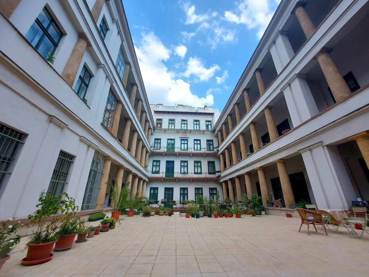 Home City Center Terrace Apartment — Photos 2